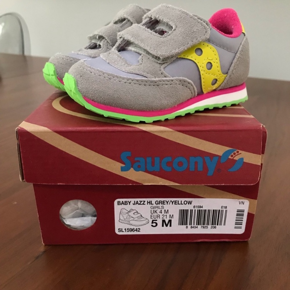 NIB Saucony tennis shoes.
